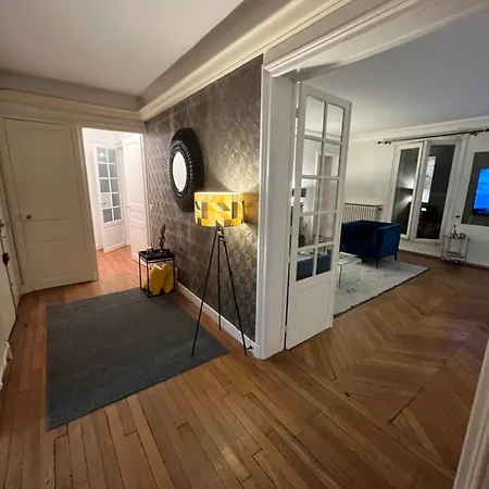 Balcon , Vue Tour Eiffel Ac 5/6 P Apartment Paris