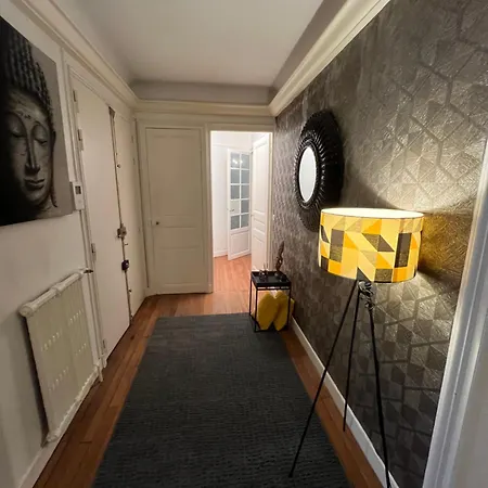 Balcon , Vue Tour Eiffel Ac 5/6 P Apartment Paris