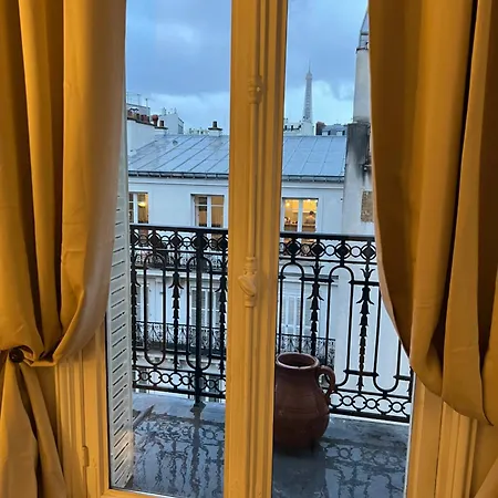 Balcon , Vue Tour Eiffel Ac 5/6 P *