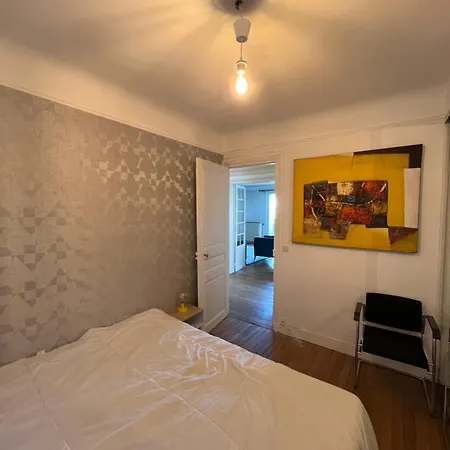 Balcon , Vue Tour Eiffel Ac 5/6 P *